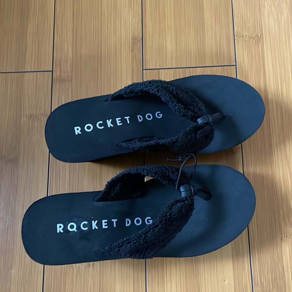 Rocket Dog Crochet Platform Flip Flop. Size 8 Gem